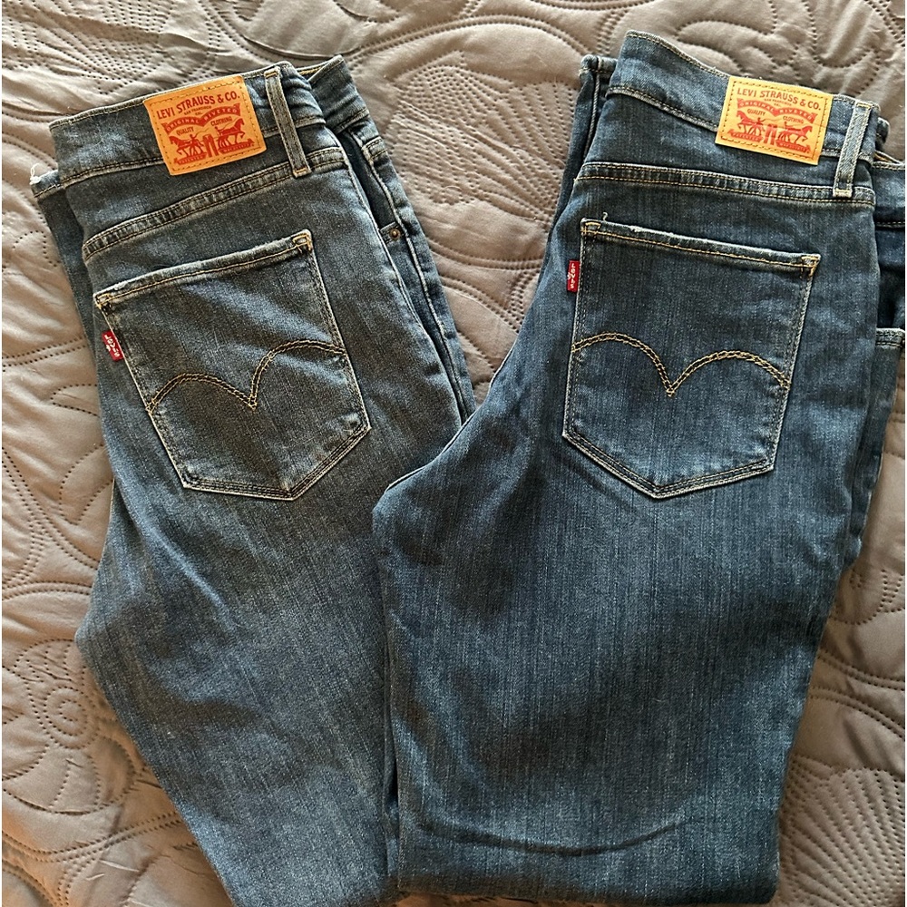 Levi’s.    Size 31x32.   724 straight high rise and 315 bootcut